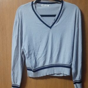 Women's V-Neck Sweater - Gray